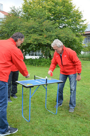 Wer wohl dieses Duell zwischen den Ex-Nationalspielern Maurizio Gaudino und Maier gewonnen hat?