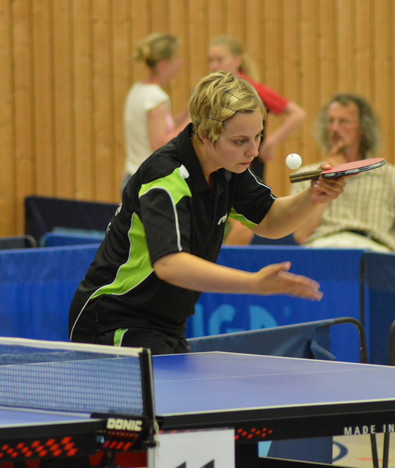 Julia Janitzek sicherte sich den Turniersieg bei den Damen. Fotos: Gunther Czepera und Timo Link