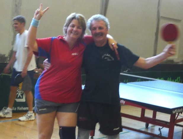 Sabine Meier, hier mit ihrem Doppelpartner Rüdiger Schöler, gewann in Warburg drei nationale Titel.