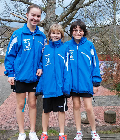 Das Schülerinnen-Trio Marie Gmoser, Alina Lich und Milena Burandt (v.l.) verkaufte sich teuer.