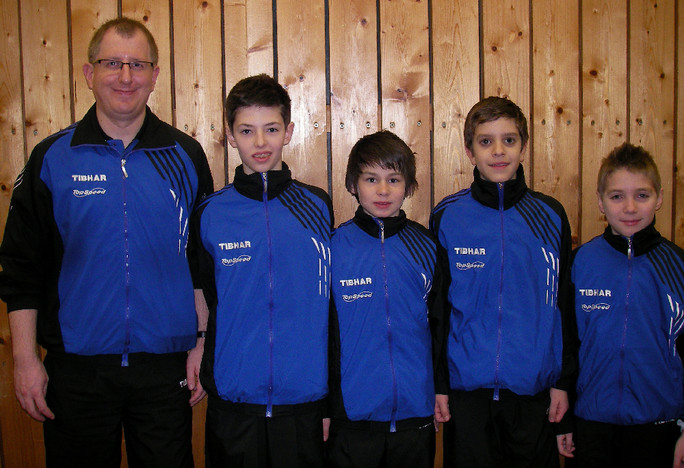 Betreuer Peter Meyer und die bayerischen Buben v.l.: Toni Matuka, Elias Grünwald, Marius Link und Erik Kristenko.