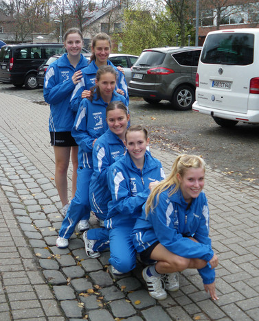 Die bayerischen Mädchen v.l.: Katharina Teufl, Sophia Kahler, Sabine Fischer, Elisabeth Schanzer, Eva-Maria Maier und Jennifer Berner. Fotos: Annika Borsos