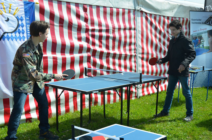 Aber auch im Freien hatten die Messebesucher ihre Tischtennis-Freude.