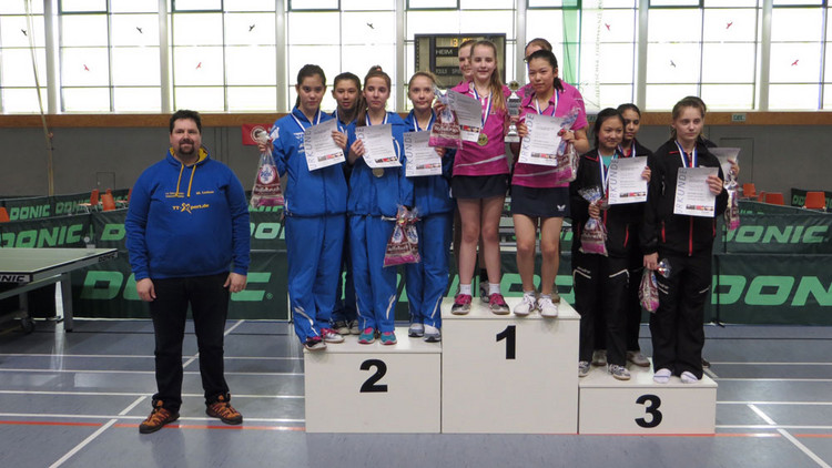 Siegerehrung der Schülerinnen in Dillingen. Foto: Tiefenbrunner