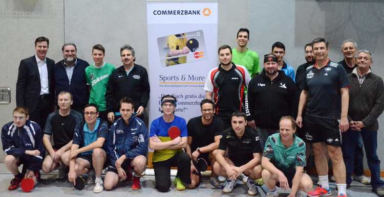 Teilnehmer und prominente Zaungäste des Seriens-Kick-Offs in Ingolstadt. Fotos: Dr. Carsten Matthias