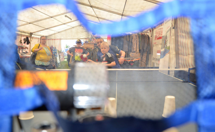 Perspektivenwechsel. Der BTTV-Stand aus dem Blickwinkel des Roboters. Fotos: Petra Scherer und Ulrike Sanchez