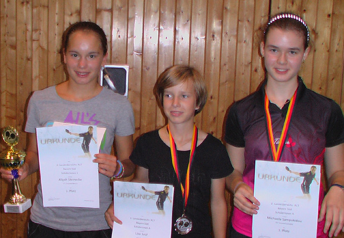 Aliyah Steinecke (1.), Lisa Saur (2.) und Michaela Sampakidou (3.) waren in Lenting die besten A-Schülerinnen.