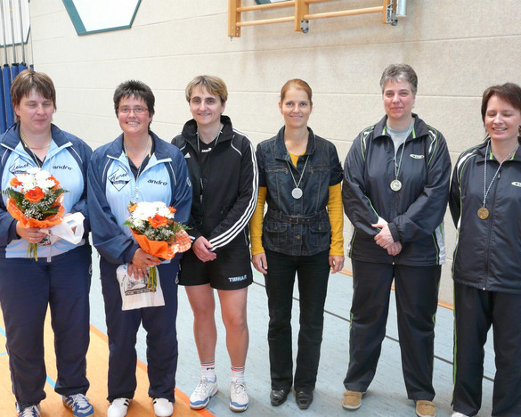 Die SpVgg Greuther Fürth (Bildmitte) belegte den zweiten Platz bei den Seniorinnen 40