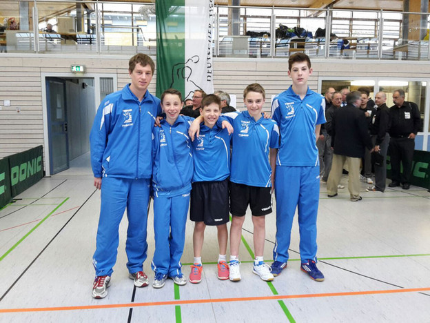 Die bayerischen Schüler mit ihrem Coach Thomas Feilmayr.