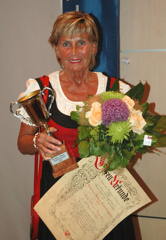 Karin Rauscher bedankte sich recht herzlich für die Preisverleihung. Es gibt ihr neue Motivation, um weiter im Seniorensport auf Titelsammlung zu gehen.