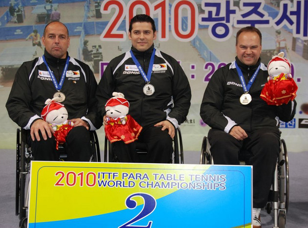 Die Bayreuther Rollstuhlfahrer um Werner Burkhardt (links) und Dietmar Kober (rechts) erwarten im Juni eine Reihe von Paralympicssiegern sowie Welt- und Europameistern in Bayreuth.