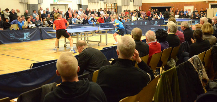 Die gut besuchte Jahnhalle in Fürstenfeldbruck - ein würdiger Rahmen für das Spietzenspiel.