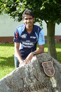 Kamal Sharath Achanta spielte sich bei der DTTL-Heimpremiere mit zwei Siegen gegen Grenzau in die Herzen der Fans in Gräfelfing