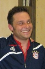 Hat gut lachen: Manfred Degen liegt mit dem FC Bayern München auf einen hervorragenden zweiten Rang