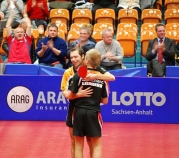 Es ist vollbracht: Zoltan Fejer-Konnerth und Philipp Floritz fallen sich nach dem Sieg im Doppel in die Arme.