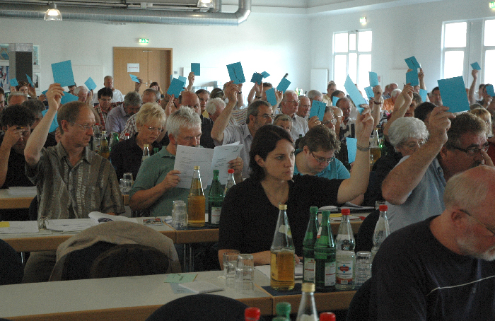 Mittels einfachem Handzeichen wählten die Stimmberechtigten in Bad Kissingen die Fachwarte in ihre Ämter