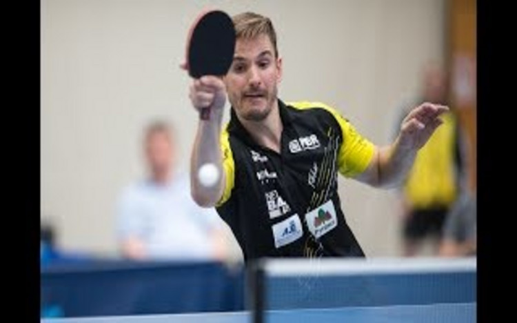 Pilot und Zweitligaspieler: Dennis Dickhardt im Interview